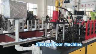Máquina formadora de rollos de puerta de persiana